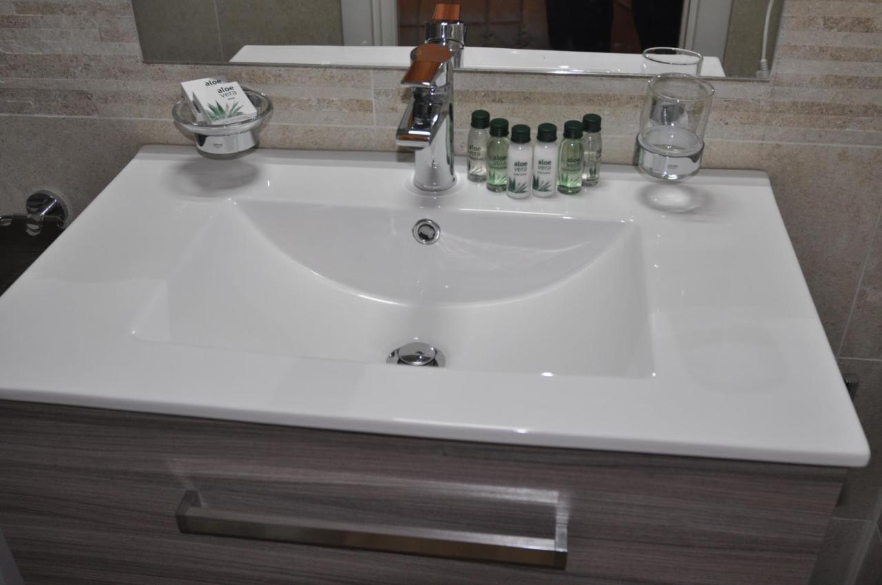 Flatinrome Trastevere Deluxe Rooms - Green Patio Roma Exterior foto